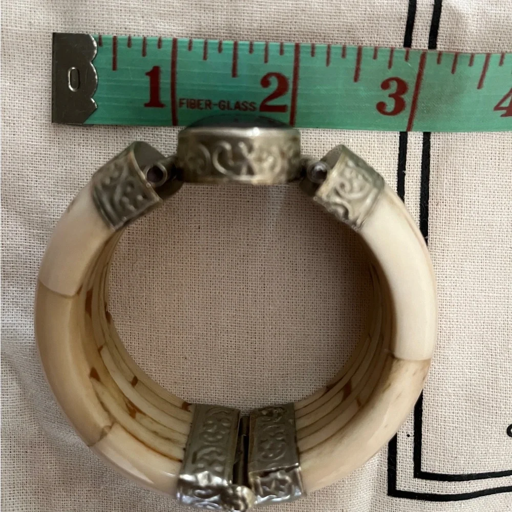 Vintage Ethnic Boho Bangle Bracelet Black Onyx Stone Hinge Clasp